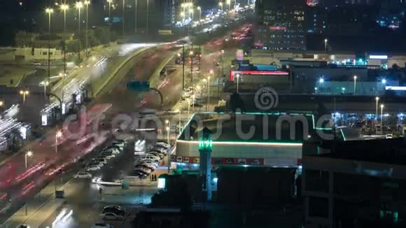 晚上从屋顶上看到阿治曼的城市景观视频的预览图