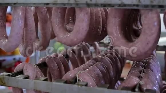 肉类工业香肠的生产视频的预览图