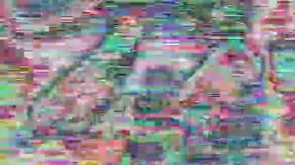 变幻迷幻未来派未来派彩虹背景视频的预览图