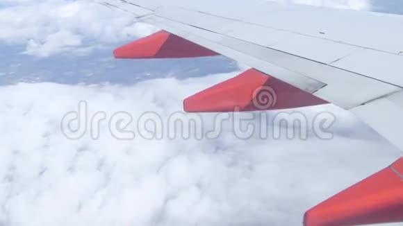 从空中俯瞰飞机窗视频的预览图