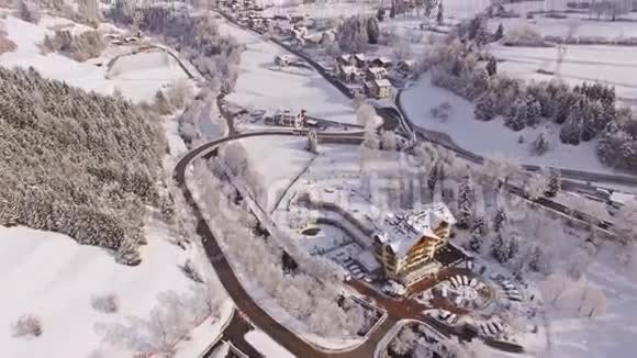 美丽的冬季谷景空中4k视频的预览图