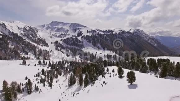 雪山全景空中4k视频的预览图