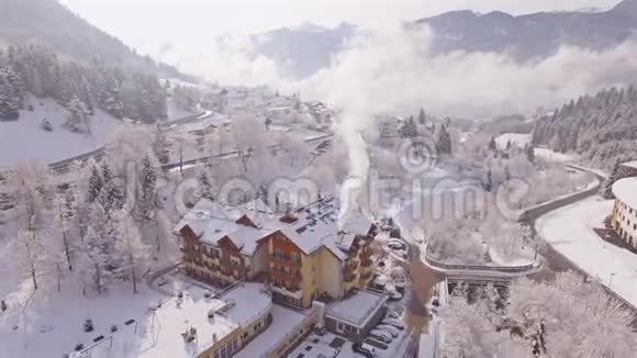 美丽的冬季全景空中4k视频的预览图
