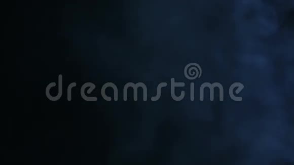 黑色背景上的烟雾视频的预览图