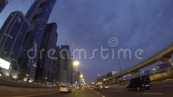 迪拜市区街景从车上看视频的预览图