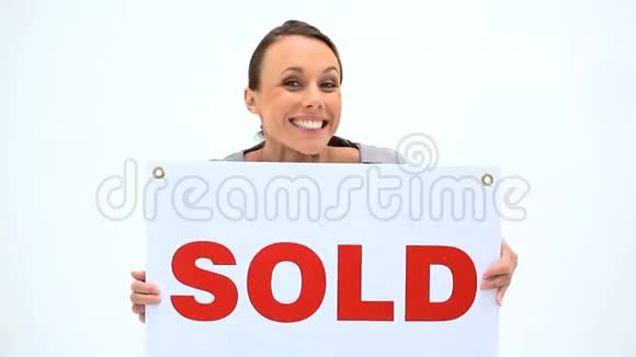 幸福的女人拿着标语牌视频的预览图