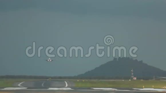 空客320落地普吉机场视频的预览图