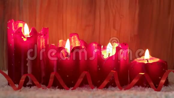四支红色的圣诞蜡烛视频的预览图