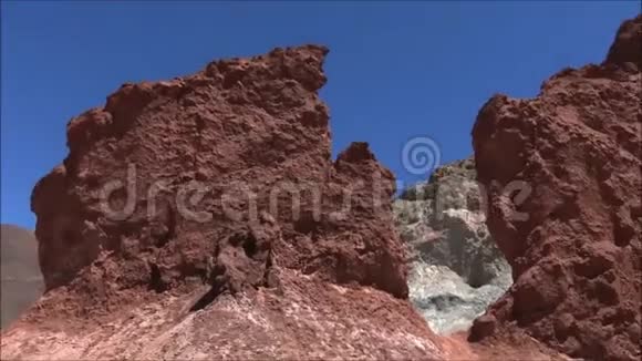 智利阿塔卡马沙漠的景观和山脉视频的预览图