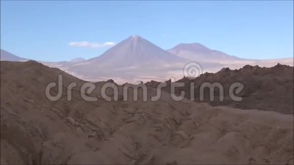 智利阿塔卡马沙漠的景观和山脉视频的预览图