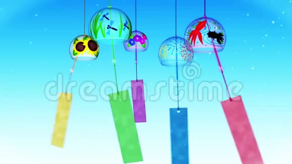 日本传统夏季景观带风磬五彩缤纷的风铃循环动画视频的预览图