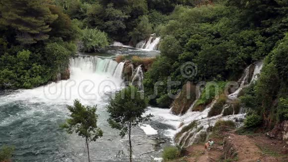 克拉卡河克罗蒂亚瀑布全景拍摄视频的预览图