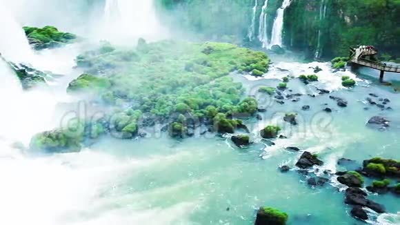 伊瓜苏瀑布世界上最大的瀑布系列位于巴西和阿根廷边境视频的预览图