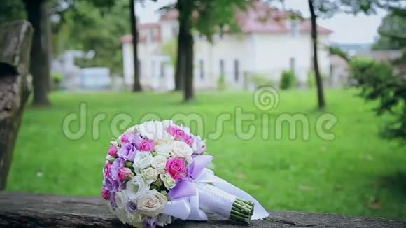 美丽的白色婚礼花束视频的预览图