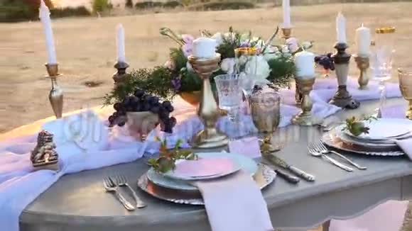 装饰为婚礼优雅的餐桌视频的预览图
