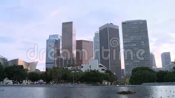 洛杉矶市中心日落时分视频的预览图