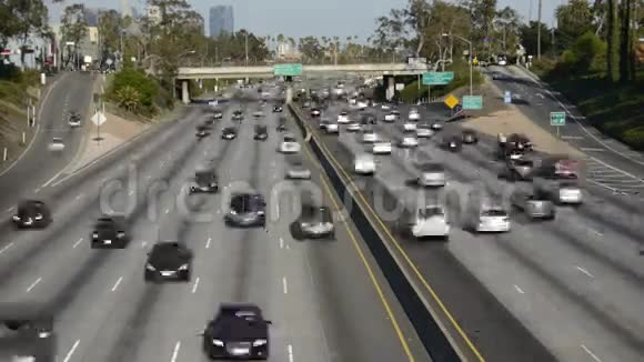 繁忙高速公路交通的时间流逝视频的预览图