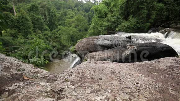 泰国高耀国家公园的HaewSuWat瀑布视频的预览图