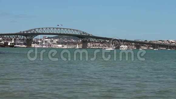 新西兰奥克兰海港大桥视频的预览图