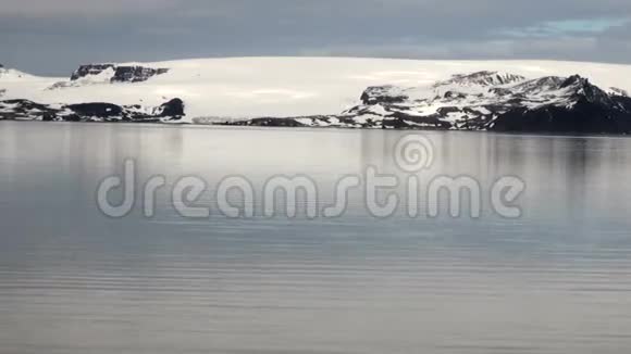 乔治王岛南极海岸线与冰形成视频的预览图