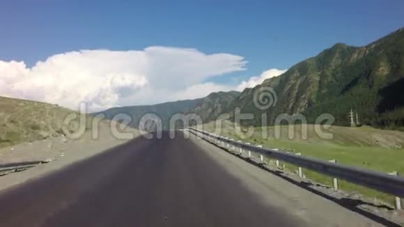 在阿尔泰山上的丘斯基特拉克旅行视频的预览图