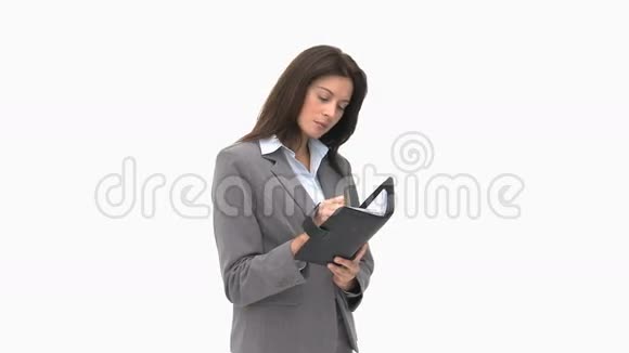 女商人在她的议程上写作视频的预览图