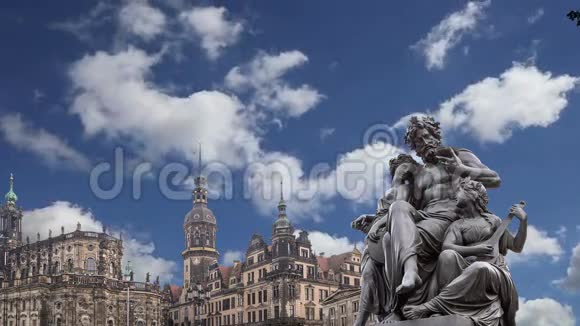 德国萨克森州德累斯顿的布吕尔露台和霍夫基什或圣三一大教堂雕塑巴洛克式教堂视频的预览图