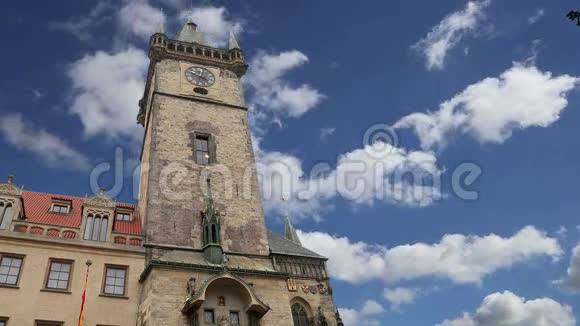 布拉格老市政厅从捷克共和国老城镇广场俯瞰视频的预览图