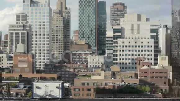 摩天大楼办公楼的鸟瞰图视频的预览图