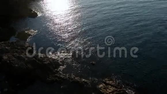 晚上海石海岸景观视频的预览图