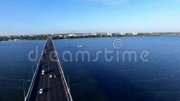 飞越跨河大桥视频的预览图