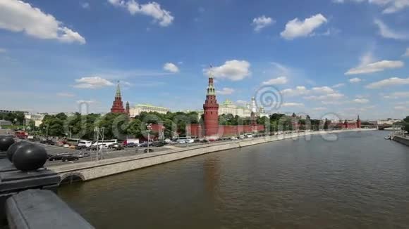 在阳光明媚的日子里看克里姆林宫俄罗斯莫斯科建筑和地标莫斯科城市景观视频的预览图
