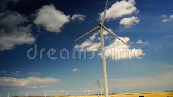 智慧利用自然资源的理念风力发电机风力发电视频的预览图