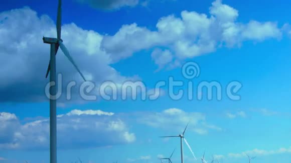 智慧利用自然资源的理念风力涡轮机时间流逝视频的预览图