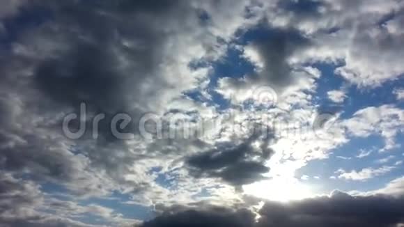 蓝天与云彩的视频时间推移视频的预览图