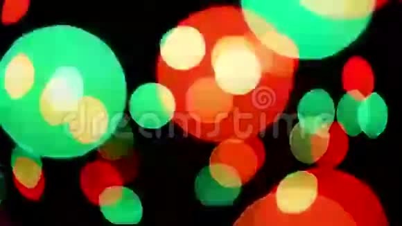 五颜六色的离焦闪烁的节日灯作为抽象的背景视频的预览图