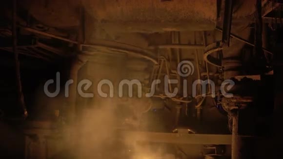 生产过程中的高炉厂视频的预览图