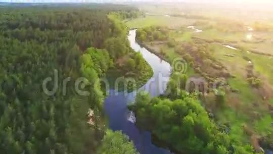 河流全景空中视野视频的预览图
