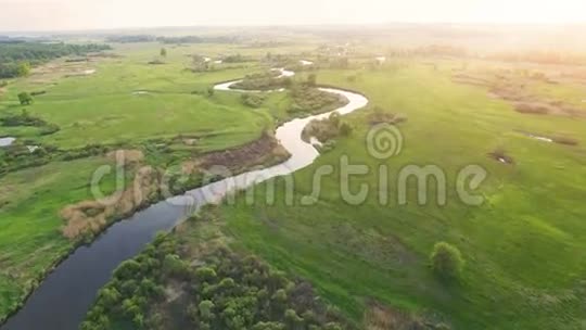 河流全景空中视野视频的预览图