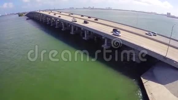 迈阿密大桥的空中录像视频的预览图