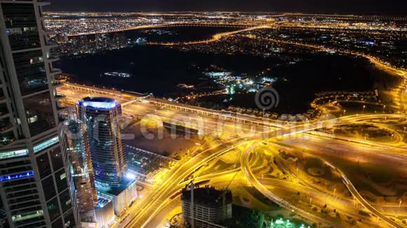 迪拜的交通道路视频的预览图