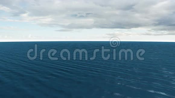 天空下依然蔚蓝的海洋视频的预览图