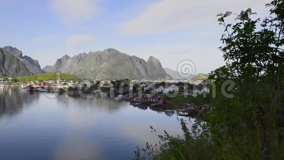 挪威洛福滕群岛雷恩小渔港视频的预览图
