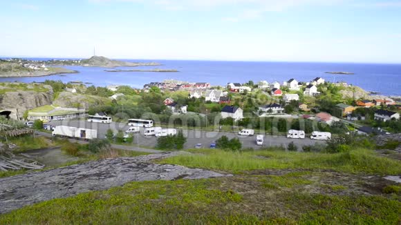 洛福顿群岛上的小渔港视频的预览图