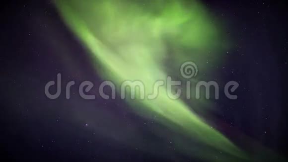 北极天空的北极光斯瓦尔巴德斯比斯伯根视频的预览图