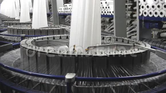 纺织工业工厂中的纺纱机视频的预览图