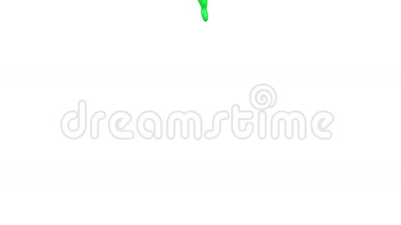 绿色液体慢慢地填满一个容器视频的预览图