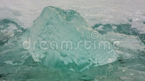 乔库萨尔隆冰川泻湖视频的预览图