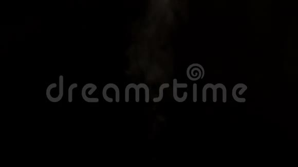 白烟对黑色隔离视频的预览图