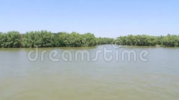 多瑙河三角洲的水道视频的预览图